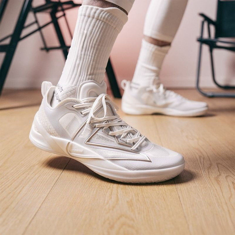 Luxury Lifestyle Goods - Nuove Scarpe da Basket di Lusso