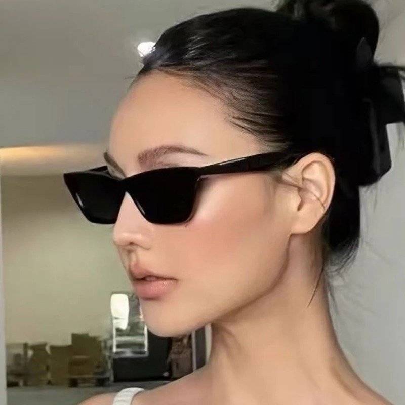 Occhiali da Sole Neri Cat Eye  - Luxury Zone recensione e prezzo