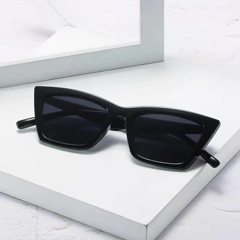 Occhiali da Sole Neri Cat Eye  - Luxury Zone recensione e prezzo